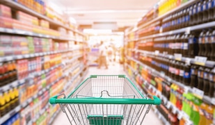 Einkaufen im Supermarkt an Christ Himmelfahrt _ Vatertag 2024